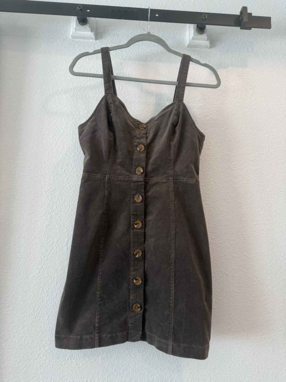 Corduroy jumper dress, brown stretch fabric. Straight fit,button front